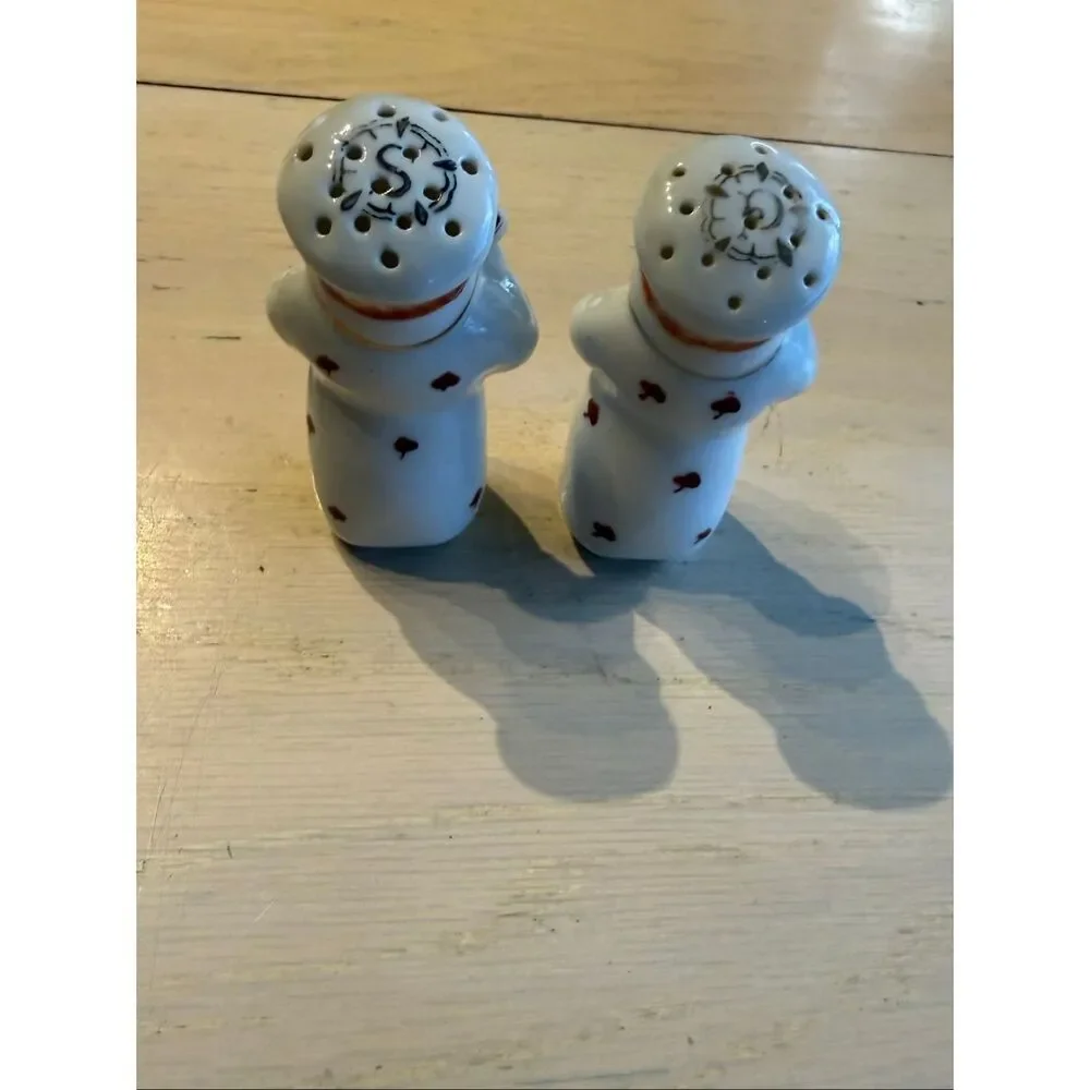 vintage ceramic salt and pepper shakers chef and a baker Japan 1950s.